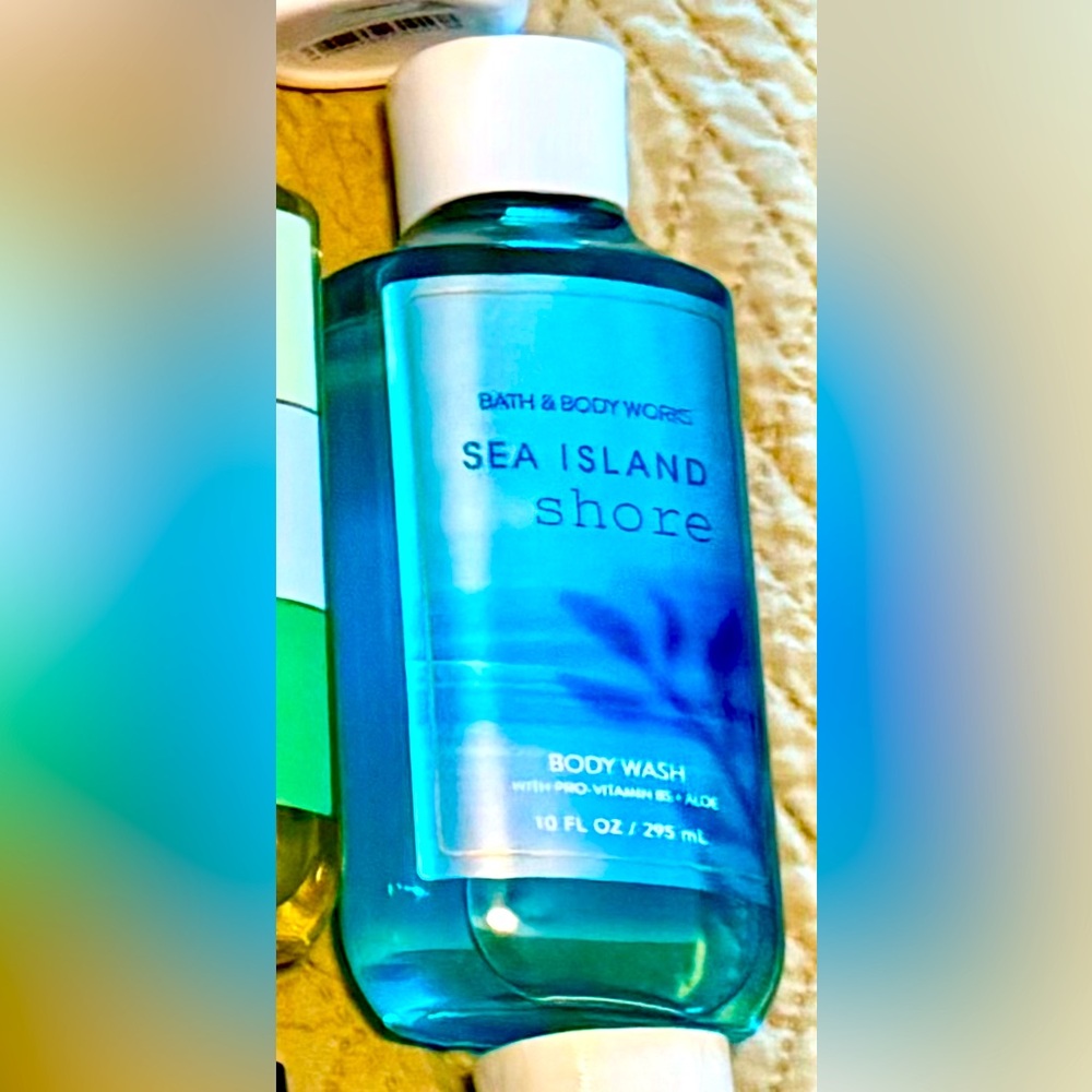 Bath & Body Works Sea Island Shore - 10 OZ Body Wash - Fresh & Clean!